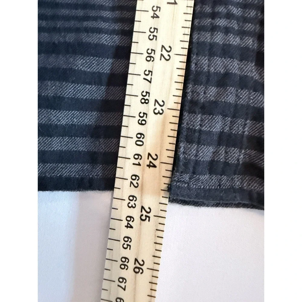 Levis Mens Large Gray Button Up Shirt Striped Casual Travel Regular Fit